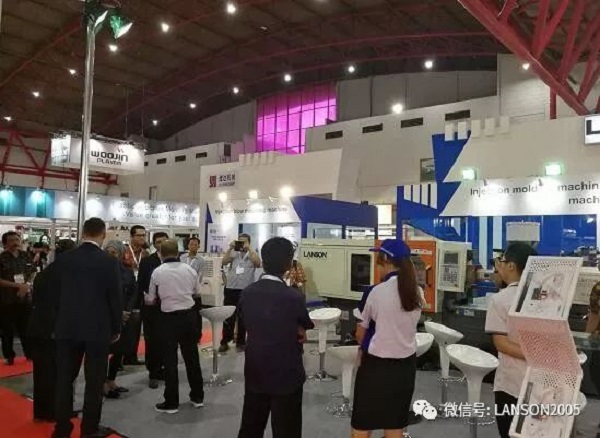 lanson injection molding machine in the exhibition